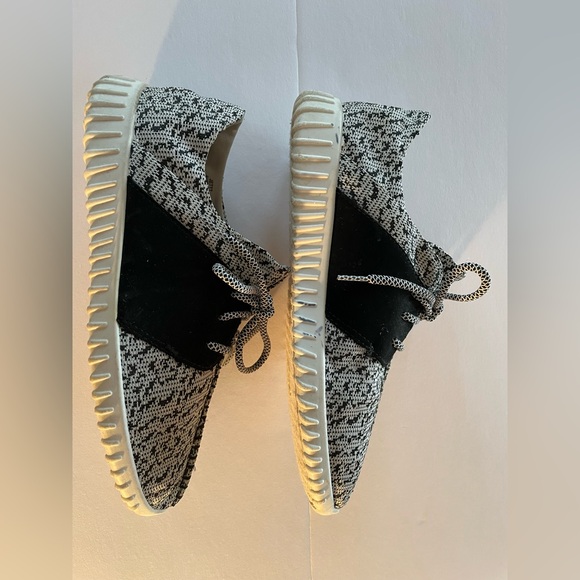 Madden Jettt Size 8.5. Black/ White Sneaker - Picture 2 of 8